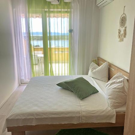 The Manzoni Family 2 Hotel Punat Bagian luar foto